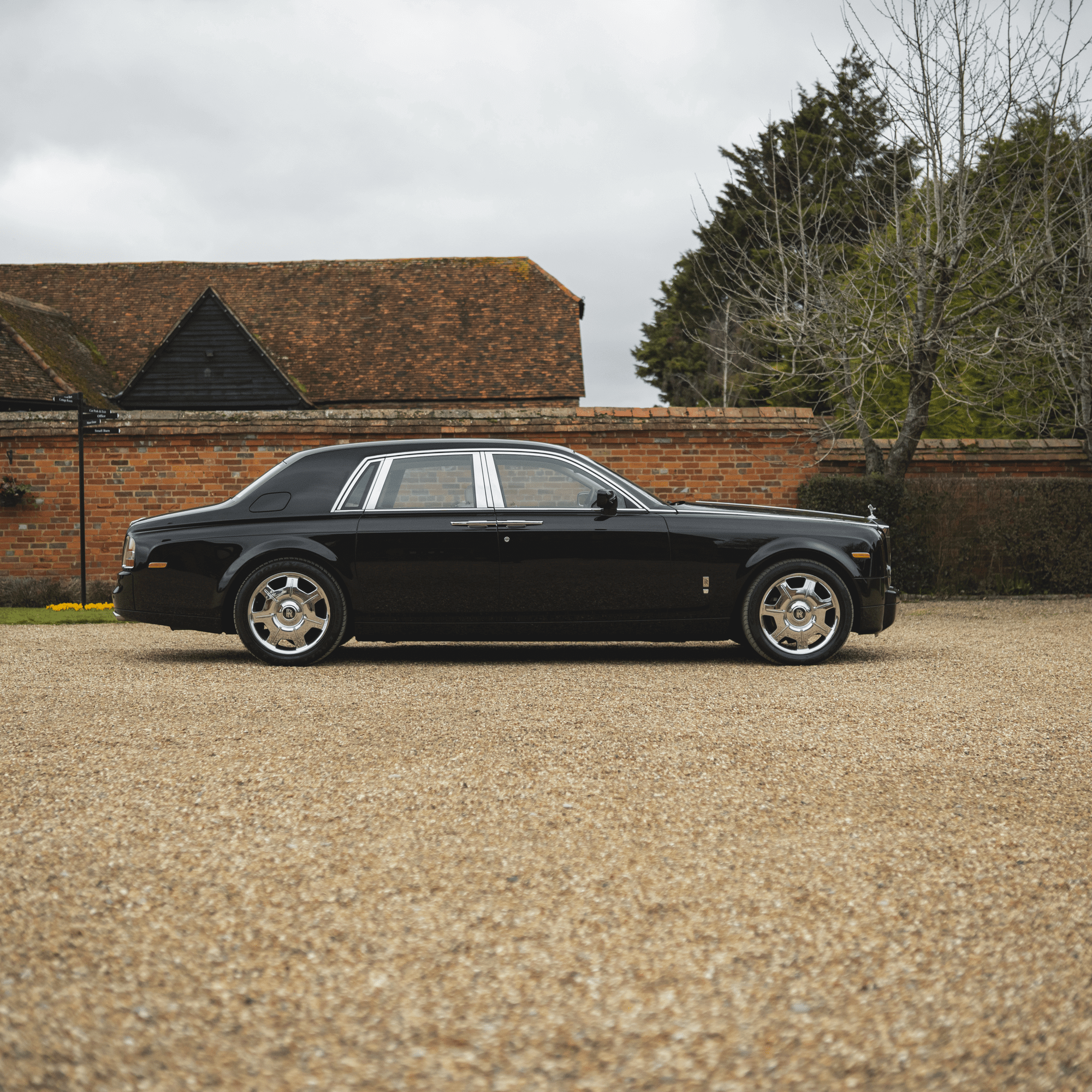 SJ Chauffeurs provides first-class chauffeur driven Rolls Royce for discerning clients across the UK