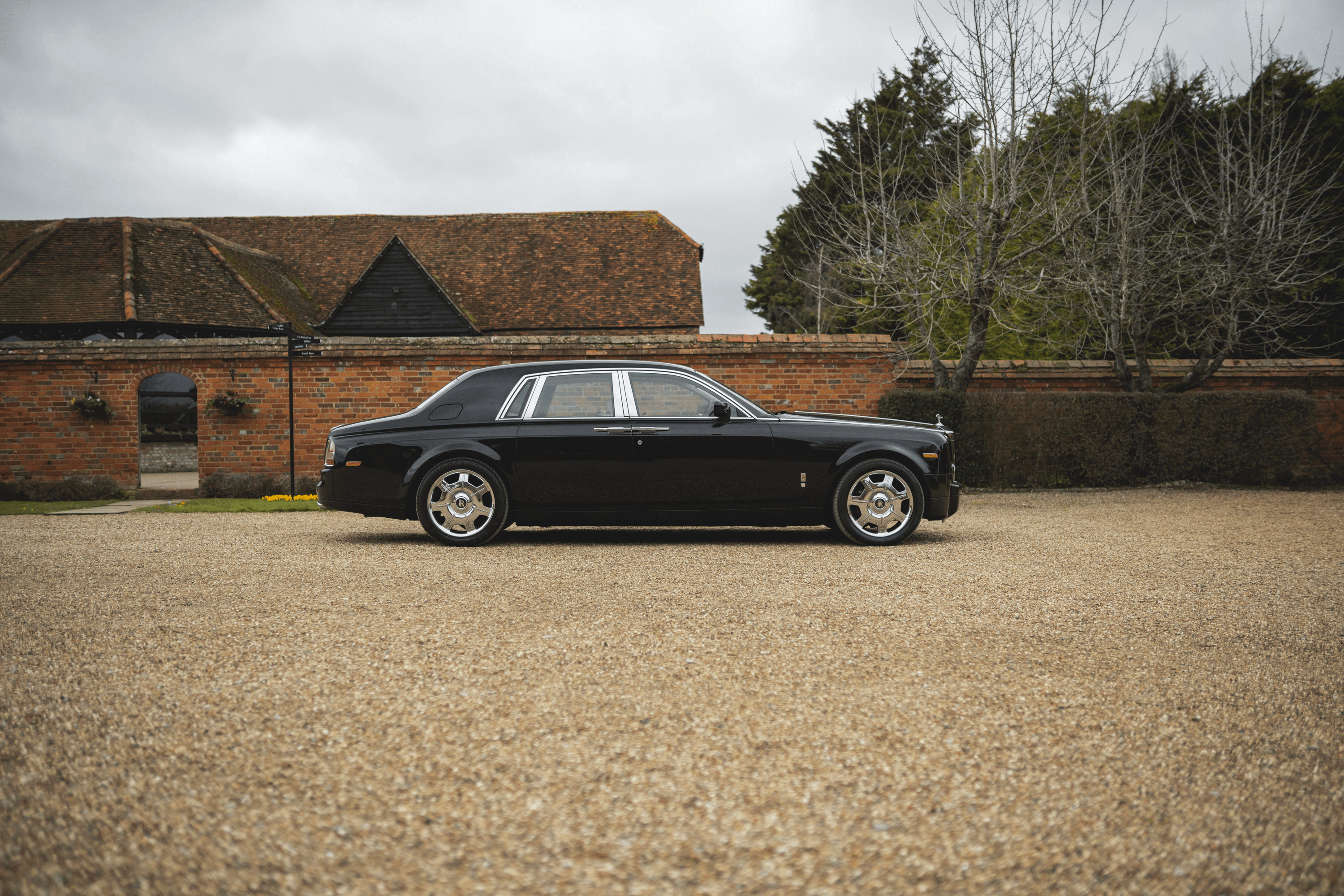 SJ Chauffeurs provides first-class chauffeur driven Rolls Royce for discerning clients across the UK
